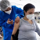 Hasta ahora, en Ecuador cerca del 5% de la población ha sido inmunizada.