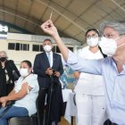 El Presidente Lasso tras recibir la vacuna.