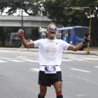 El guayaquileño rompió en llanto tras cumplir el lunes la media maratón 100 en 100 días, la mitad del reto que cumple.