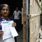 ANCIANA QUE VIVE EN EL SECTOR DE LA NUEVA PROSPERINA EN ESTADO DE EXTREMA POBREZA LE LLEGAN PLANILLAS DE AGUA POR VALORES DE 12000 DLRS Y NO RECIBE NINGUNA SOLUCION POR PARTE DE INTERAGUA/JIMMY NEGRETE/GUAYAQUIL-ECUADOR