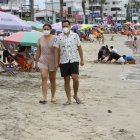 Salinas experimentó la llegada de un nutrido número de turistas. Sus playas acogieron a los turistas que, pese al frío, disfrutaron.