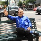 De pocos amigos, disfruta la lectura y la buena comida.