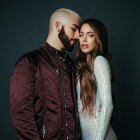 Fotografía cedida hoy por Sony Music que muestra al cantante colombiano Manuel Turizo (i) y a la actriz argentina Tini Stoessel.