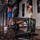 En Nueva Orleans la gente se prepara para la tormenta.