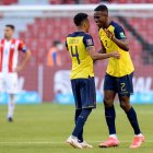 Félix Torres llegó al área rival como delantero para convertir la primera.