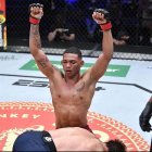 Victoria. Michael celebró tras ganar por decisión unánime el combate ante Nikolay Veretennikov.