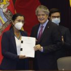 Presidente Guillermo Lasso a su llegada a la entrega de Ley de oportunidades en l asamblea. Aporte a la web Henry Lapo