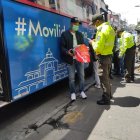 Intervención. Los controles se dieron en buses, automóviles y motos.