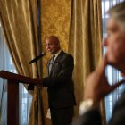 Luis Hernández asume el Ministerio de Defensa.