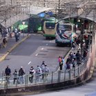 Demora. Usuarios deben esperar entre 20 y 30 minutos por el arribo de buses en algunas frecuencias.