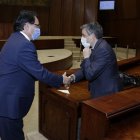 Fiscalización. El legislador Fernando Villavicencio saluda a Mateo Villalba.