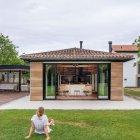 Se alquilan casas o departamentos para los tratamientos personalizados.