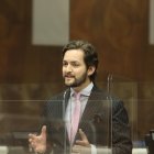 El asambleísta del Partido Social Cristiano, Esteban Torres, planteó la votación del rechazo del informe de mayoría y la posibilidad de votar el informe de minoría.