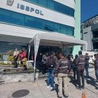 COMO PARTE DE UNA INVESTIGACIÓN PREVIA POR PRESUNTO PECULADO EN LA COMPRA, CON SUPUESTO SOBREPRECIO, DE PRUEBAS PARA COVID-19, SE ALLANÓ EL EDIFICIO DEL INSTITUTO DE SEGURIDAD SOCIAL DE LA POLICÍA (ISSPOL) |