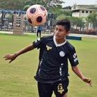 El jugador de 14 años juega como  lateral izquierdo.