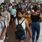 Las aglomeraciones sin medidas de bioseguridad constituyen una de las principales fuentes de contagio de COVID-19 y de preocupación de las autoridades de Salud.