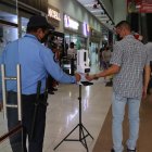 Bioseguridad. En un centro comercial de la ciudad ya se socializaba entre los visitantes que se exigiría el carné de vacunación para ingresar, además de otros controles de bioseguridad.