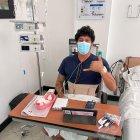 El surfista ecuatoriano fue operado de dos hernias discales el viernes pasado en Guayaquil, el lunes ya lo sentaron sentado y este martes 25 de enero ya recibió el alta. En 45 días inicia rehabilitación.
