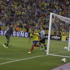 Jefferson Montero celebra el tanto ante Uruguay, que significó la clasificación al Mundial de Brasil 2014.