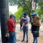 Un grupo de voluntarios trabaja en el censo en el centro de Guayaquil.