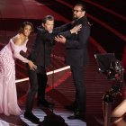 La presentadora Regina Hall (L) con los anfitriones de pre-show Josh Brolin (C) y Jason Momoa (R) durante la 94ª ceremonia anual de los Premios de la Academia en el Dolby Theatre de Hollywood, Los Ángeles, California, EE. presentado por esfuerzos sobresalientes individuales o colectivos en la realización cinematográfica en 24 categorías.
