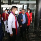 Chumpi junto a su abogado Gonzalo Realpe que anunció que pedirá medidas cautelares en la Comisión Interamericana de Derechos Humanos.