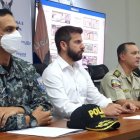 El Gobernador en una de las ruedas de prensa que se han llevado este mes en Guayaquil para hablar de los operativos de seguridad.