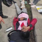 Herido. Un joven resultó herido en la Mitad del Mundo por querer cruzar un bloqueo.