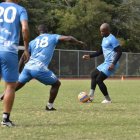 Marcos Mosquera (d) y Joao Paredes (18) son dos refuerzos que ha firmado 9 de Octubre para este segundo semestre de la temporada.