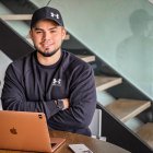 Su frase de bandera es “No esperes resultados diferentes haciendo siempre lo mismo”.