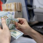 Fotografía de archivo de billetes de dólares.