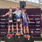 Andy Poots (c) comandó la categoría principal del Ironman 70.3 seguido por su compatriota Kevin Collington en segundo lugar y el brasileño Fernando Toldi.