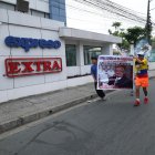 Wilson desplegó un cartel con la fotografía del fundador de este matutino, en reconocimiento por ser el mentalizador de la prueba que con él tiene una vida de recuerdos.