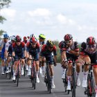 Carapaz (c) se metió al Top 10 de la General al ubicarse ya en el puesto 7.