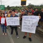 1. Protesta. Medio centenar de perjudicados se tomaron la vía de Puerto Inca y con carteles y gritos se manifestaron