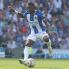 Pervis Estupiñán jugó su primer partido como titular con el Brighton.