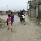 BALACERA EN EL SECTOR DEL TRINIPUERTO 4 SUJETOS LLEGARON AL LUGAR Y DISPARARON E HIRIERON A UNA NIÑA DE 11 AÑITOS IMPACTANDOLE UN PROYECTIL EN SU ANTEBRAZOS 23 DE OCTUBRE DEL 2020 GUAYAQUIL-ECUADOR