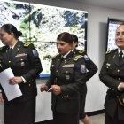 Funciones. Irany Ramírez (i) asumió la dirección de la Escuela Alberto Enríquez Gallo, ubicada en Pusuquí.