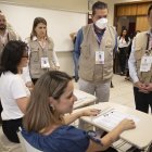 Observadores de misión de la OEA visitan centro de votación en Brasilia