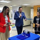 El presidente del Consejo de Particiapción, Hernán Ulloa (c), participó del sorteo de los integrantes.