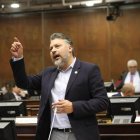 El 15 de octubre de 2022, el legislador Marlon Cadena renunció a la coordinación de la bancada de Izquierda Democrática.