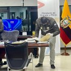 Evidencias. Agentes de la Fiscalía y de la Policía recogieron elementos de convicción en la oficina de Vera.