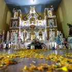 Fotografía de un altar monumental durante la celebración de Día de Muertos, el 1 de noviembre de 2022, en el municipio de Huaquechula, Puebla (México).