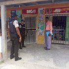 La Arcsa y la Policía Nacional realizan operativos en licoreras de Esmeraldas y Santo Domingo