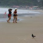 Las playas peninsulares lucieron vacías. El comercio se afectó.