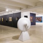 Fotografía cedida por The Related Group donde se muestra la obra de Zilia Sánchez titulada "Lunar blanco".