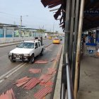 La parada de Las Esclusas recibió daños en su techado