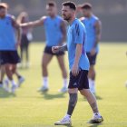 El capitán de la selección argentina saltó a la cancha este lunes 21 de noviembre con el resto del equipo, pero hizo trabajo diferenciado.