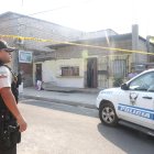 Guayaquil. El área donde ocurrió el asesinato fue acordonada por la Policía. Se recogieron varios indicios.