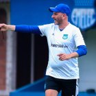 El entrenador del Club Sport Emelec, Miguel Rondelli, estuvo al mando de la práctica en el Polideportivo de Samanes.